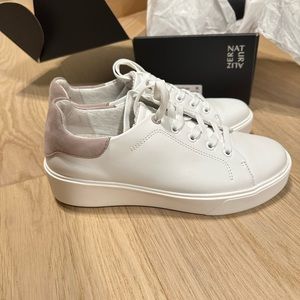 NEW, NEVER WORN Naturalizer Women Morrison 2.0 White Sneakers US Size 7.5 wide
